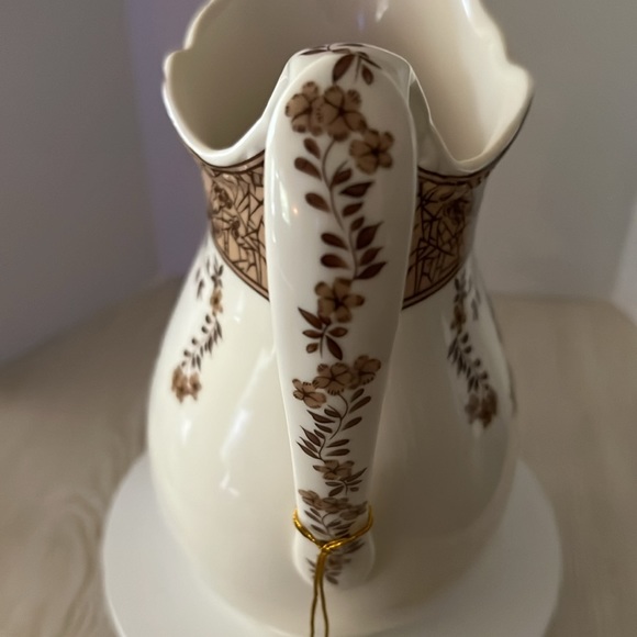 I. Disinter & Co cream brown porcelain pitcher - Picture 2 of 6